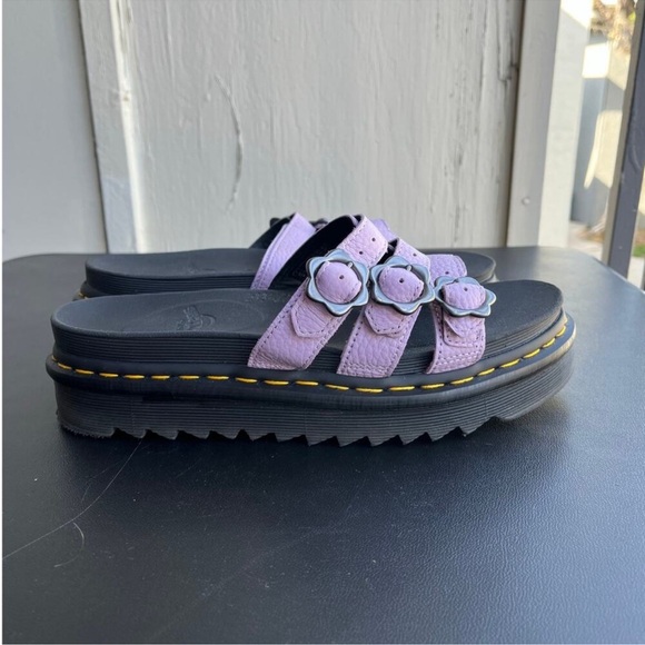 Dr. Martens Women's Blaire Slide Sandal in Lilac. Sz: 7 - Picture 4 of 11